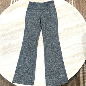 Girls Athleta Bell Bottom leggings size small